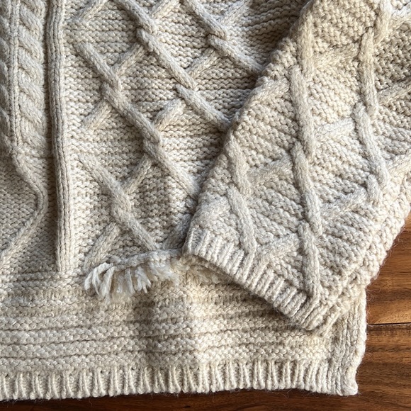 Avantlook Women’s Cream Beige Cable Knit Chunky Boho Fringe Sweater M - Picture 3 of 9